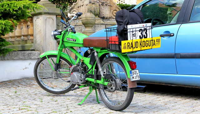 [FOTO] Motoryzacyjna podróż w czasie. Uczestnicy Rajdu Pojazdów Zabytkowych zawitali do Roztoki