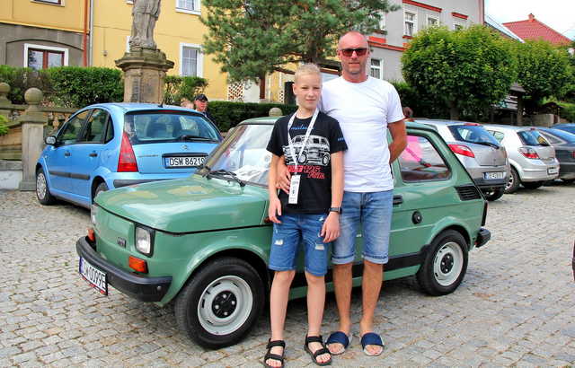 [FOTO] Motoryzacyjna podróż w czasie. Uczestnicy Rajdu Pojazdów Zabytkowych zawitali do Roztoki