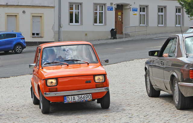 [FOTO] Motoryzacyjna podróż w czasie. Uczestnicy Rajdu Pojazdów Zabytkowych zawitali do Roztoki