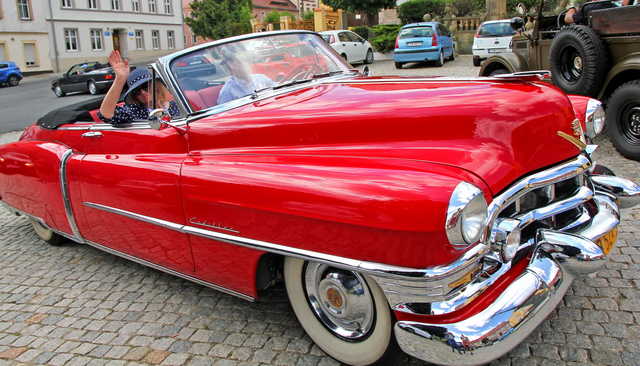 [FOTO] Motoryzacyjna podróż w czasie. Uczestnicy Rajdu Pojazdów Zabytkowych zawitali do Roztoki