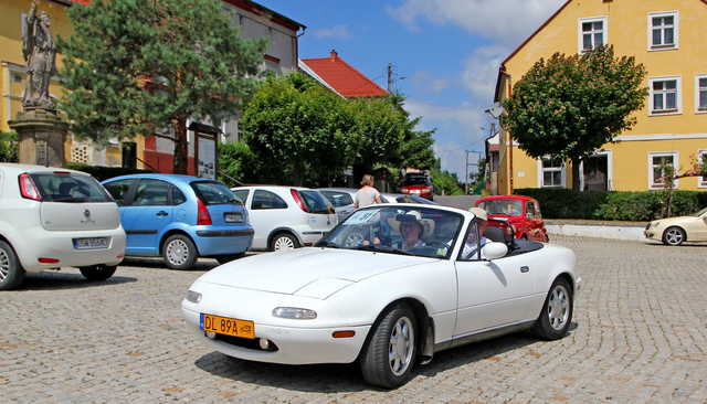 [FOTO] Motoryzacyjna podróż w czasie. Uczestnicy Rajdu Pojazdów Zabytkowych zawitali do Roztoki