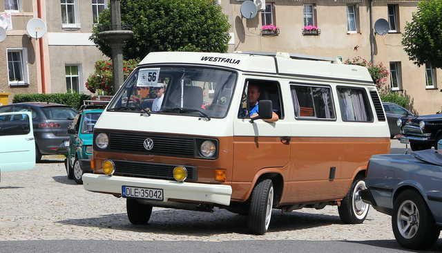 [FOTO] Motoryzacyjna podróż w czasie. Uczestnicy Rajdu Pojazdów Zabytkowych zawitali do Roztoki