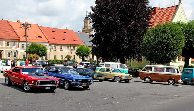 [FOTO] Motoryzacyjna podróż w czasie. Uczestnicy Rajdu Pojazdów Zabytkowych zawitali do Roztoki