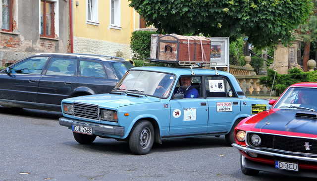 [FOTO] Motoryzacyjna podróż w czasie. Uczestnicy Rajdu Pojazdów Zabytkowych zawitali do Roztoki