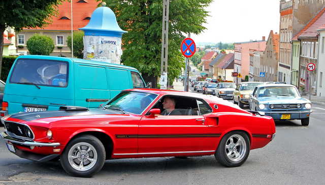 [FOTO] Motoryzacyjna podróż w czasie. Uczestnicy Rajdu Pojazdów Zabytkowych zawitali do Roztoki