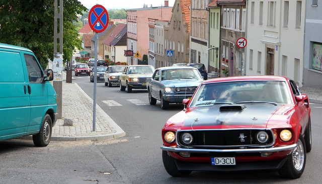 [FOTO] Motoryzacyjna podróż w czasie. Uczestnicy Rajdu Pojazdów Zabytkowych zawitali do Roztoki