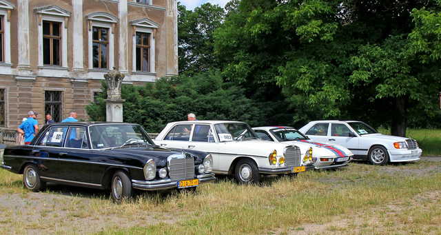 [FOTO] Motoryzacyjna podróż w czasie. Uczestnicy Rajdu Pojazdów Zabytkowych zawitali do Roztoki