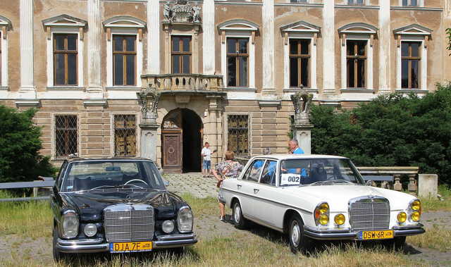 [FOTO] Motoryzacyjna podróż w czasie. Uczestnicy Rajdu Pojazdów Zabytkowych zawitali do Roztoki