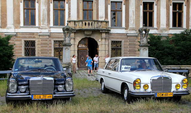 [FOTO] Motoryzacyjna podróż w czasie. Uczestnicy Rajdu Pojazdów Zabytkowych zawitali do Roztoki