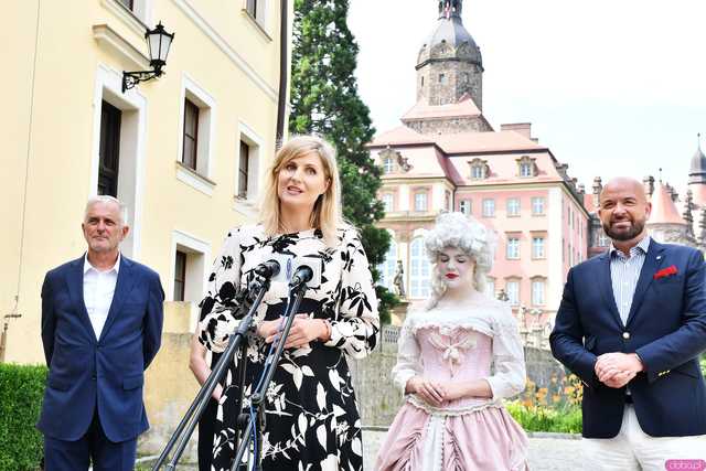 [FOTO] Wrocławianie odwiedzili Zamek Książ za darmo. To nagroda za zwycięstwo we frekwencyjnym pojedynku