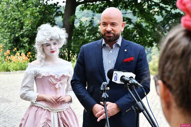 [FOTO] Wrocławianie odwiedzili Zamek Książ za darmo. To nagroda za zwycięstwo we frekwencyjnym pojedynku
