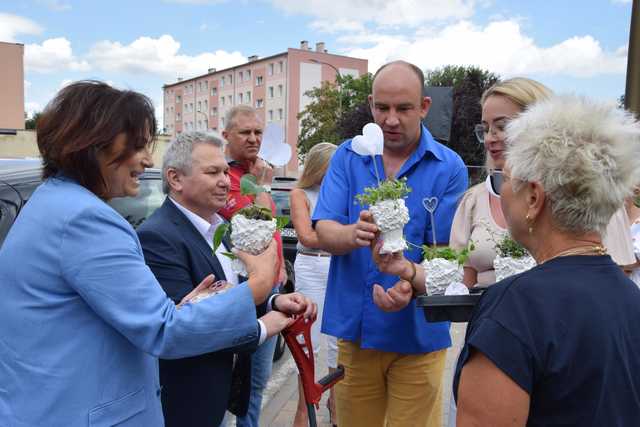 [FOTO] Wizytacja z nadzieją. Poseł Robert Jagła i senator Agnieszka Kołacz-Leszczyńska z wizytą w świdnickim kole PSONI