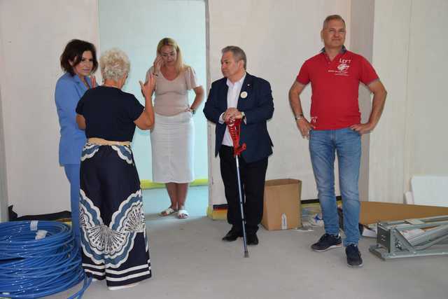 [FOTO] Wizytacja z nadzieją. Poseł Robert Jagła i senator Agnieszka Kołacz-Leszczyńska z wizytą w świdnickim kole PSONI