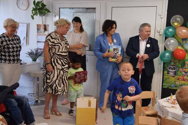 [FOTO] Wizytacja z nadzieją. Poseł Robert Jagła i senator Agnieszka Kołacz-Leszczyńska z wizytą w świdnickim kole PSONI