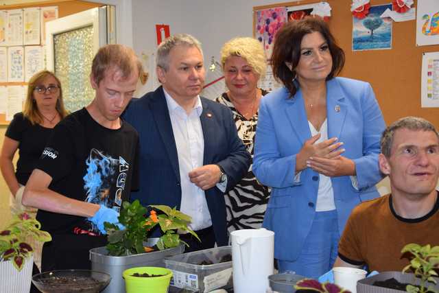 [FOTO] Wizytacja z nadzieją. Poseł Robert Jagła i senator Agnieszka Kołacz-Leszczyńska z wizytą w świdnickim kole PSONI