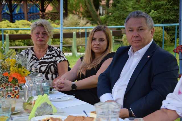 [FOTO] Wizytacja z nadzieją. Poseł Robert Jagła i senator Agnieszka Kołacz-Leszczyńska z wizytą w świdnickim kole PSONI