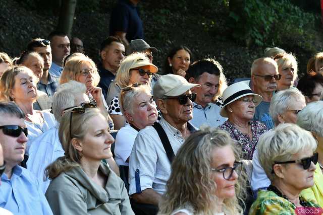 [WIDEO/FOTO] Ruszył cykl fortepianowych koncertów w nastrojowym otoczeniu. Najpierw w kamieniołomie, potem w Szczotkarni