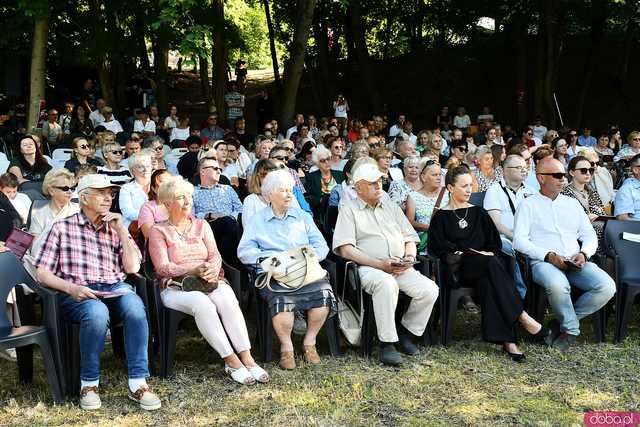 [WIDEO/FOTO] Ruszył cykl fortepianowych koncertów w nastrojowym otoczeniu. Najpierw w kamieniołomie, potem w Szczotkarni