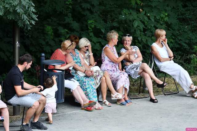 [WIDEO/FOTO] Inauguracja muzycznego cyklu w parkowej scenerii. Na start Muzycznej Altany wystąpił Dariusz Mizidar Miziarski