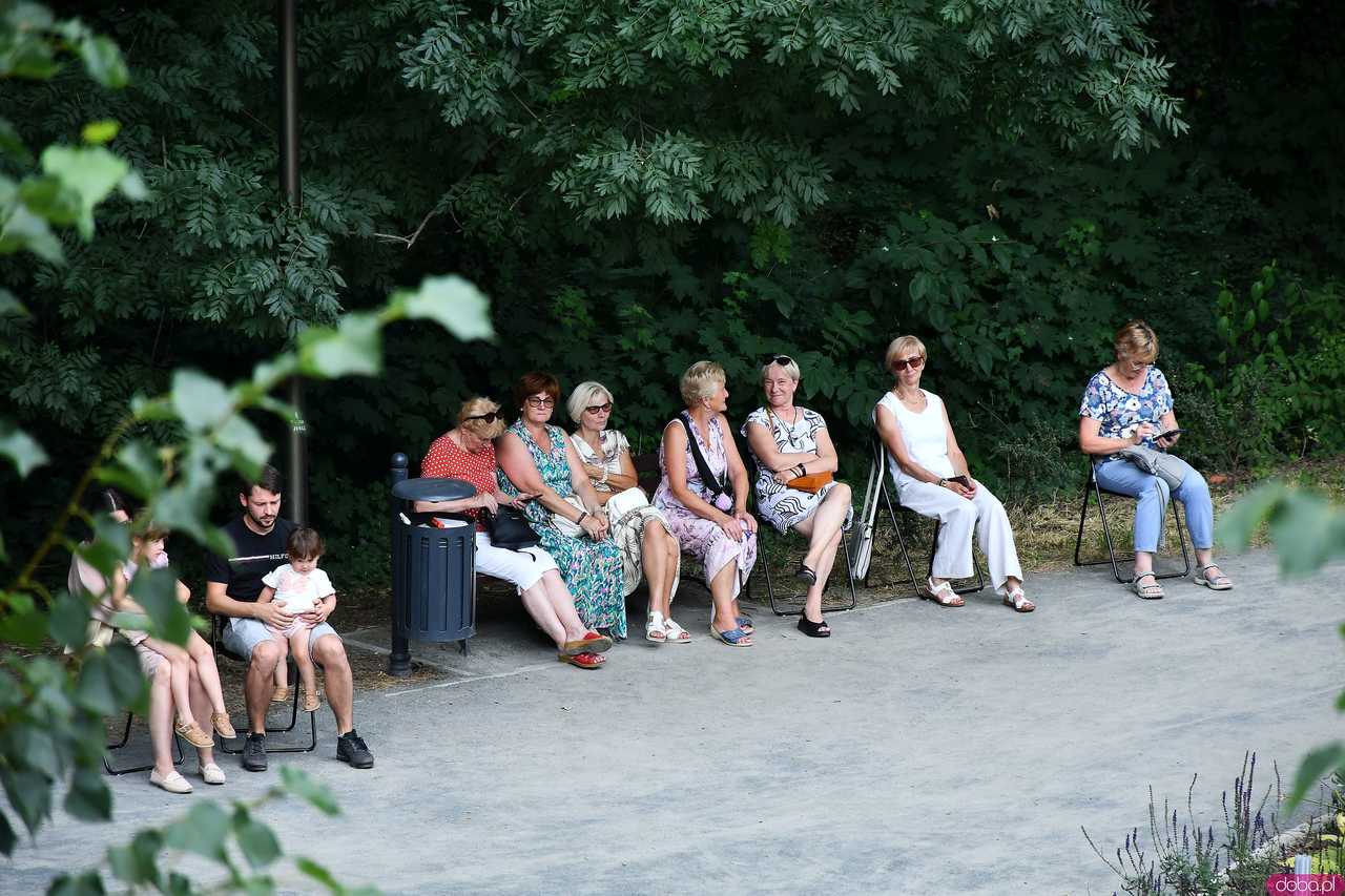 [WIDEO/FOTO] Inauguracja muzycznego cyklu w parkowej scenerii. Na start Muzycznej Altany wystąpił Dariusz Mizidar Miziarski