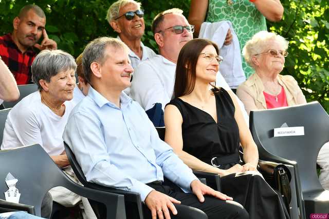 [WIDEO/FOTO] Nastrojowa muzyka w samym sercu kamieniołomu. Koncert Piotra Pawlaka uświetnił niedzielny wieczór w Strzegomiu