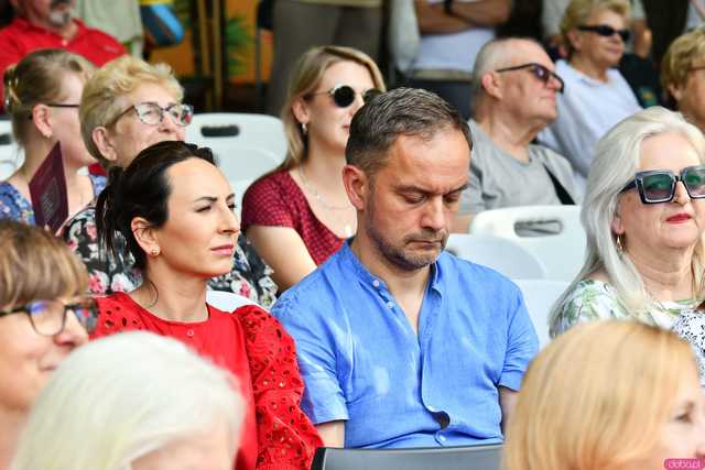 [WIDEO/FOTO] Nastrojowa muzyka w samym sercu kamieniołomu. Koncert Piotra Pawlaka uświetnił niedzielny wieczór w Strzegomiu