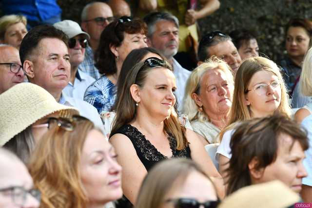 [WIDEO/FOTO] Nastrojowa muzyka w samym sercu kamieniołomu. Koncert Piotra Pawlaka uświetnił niedzielny wieczór w Strzegomiu