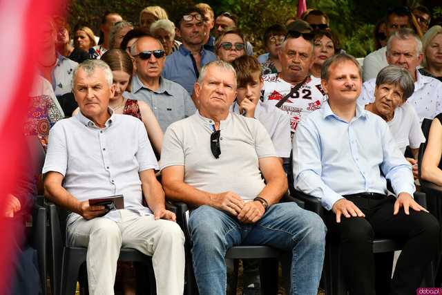 [WIDEO/FOTO] Nastrojowa muzyka w samym sercu kamieniołomu. Koncert Piotra Pawlaka uświetnił niedzielny wieczór w Strzegomiu