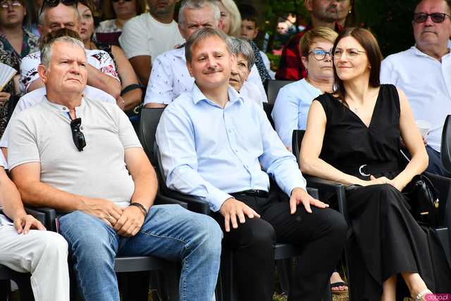 [WIDEO/FOTO] Nastrojowa muzyka w samym sercu kamieniołomu. Koncert Piotra Pawlaka uświetnił niedzielny wieczór w Strzegomiu