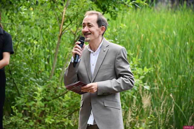 [WIDEO/FOTO] Nastrojowa muzyka w samym sercu kamieniołomu. Koncert Piotra Pawlaka uświetnił niedzielny wieczór w Strzegomiu