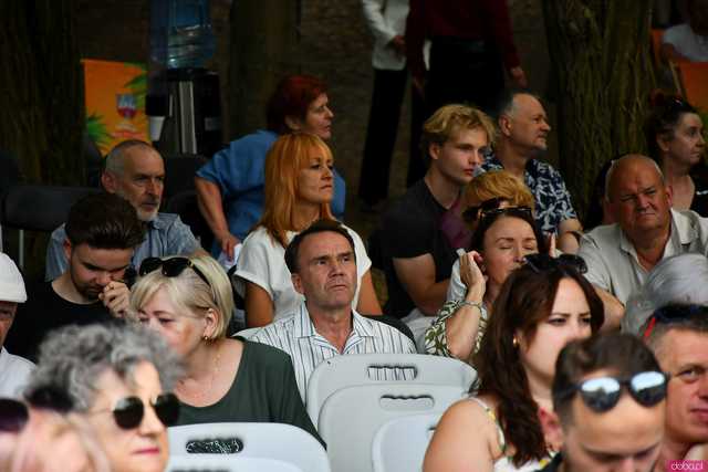 [WIDEO/FOTO] Nastrojowa muzyka w samym sercu kamieniołomu. Koncert Piotra Pawlaka uświetnił niedzielny wieczór w Strzegomiu