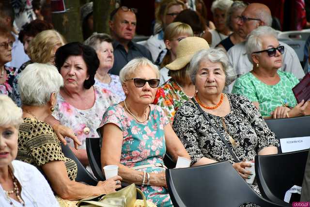 [WIDEO/FOTO] Nastrojowa muzyka w samym sercu kamieniołomu. Koncert Piotra Pawlaka uświetnił niedzielny wieczór w Strzegomiu