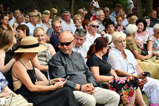[WIDEO/FOTO] Nastrojowa muzyka w samym sercu kamieniołomu. Koncert Piotra Pawlaka uświetnił niedzielny wieczór w Strzegomiu