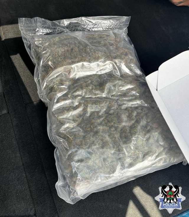 Filmowy finał w Dobromierzu. Policja zatrzymała duet narkotykowych handlarzy 