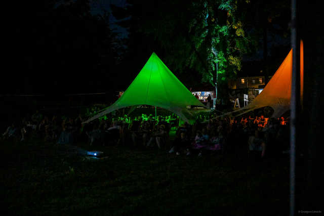 [FOTO] Kino plenerowe w Mrowinach. Kolejny cykl seansów w ramach 14. Żarowskiego Festiwalu Filmowego
