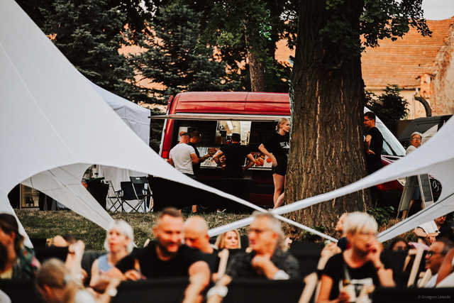 [FOTO] Kino plenerowe w Mrowinach. Kolejny cykl seansów w ramach 14. Żarowskiego Festiwalu Filmowego