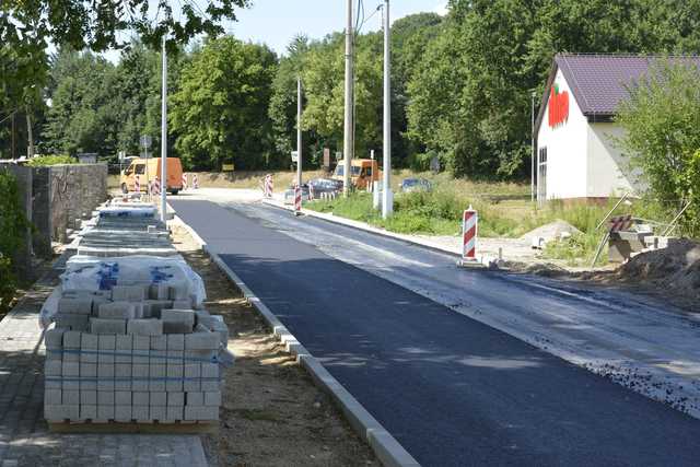 [FOTO] Trwa budowa ważnego łącznika. Nowa droga skróci dojazd do części sołectw i wyprowadzi ruch ciężarowy z miasta