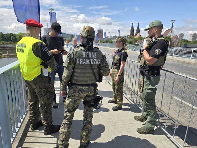 [FOTO] Ponad 23 tysiące osób i 9 tysięcy pojazdów skontrolowanych od 7 lipca