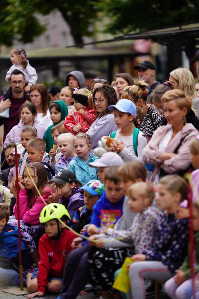 [FOTO] Świdnicki Rynek znów zamienia się w scenę – ruszył 27. Festiwal Teatru Otwartego!