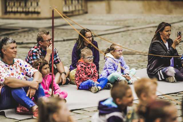 [FOTO] Świdnicki Rynek znów zamienia się w scenę – ruszył 27. Festiwal Teatru Otwartego!