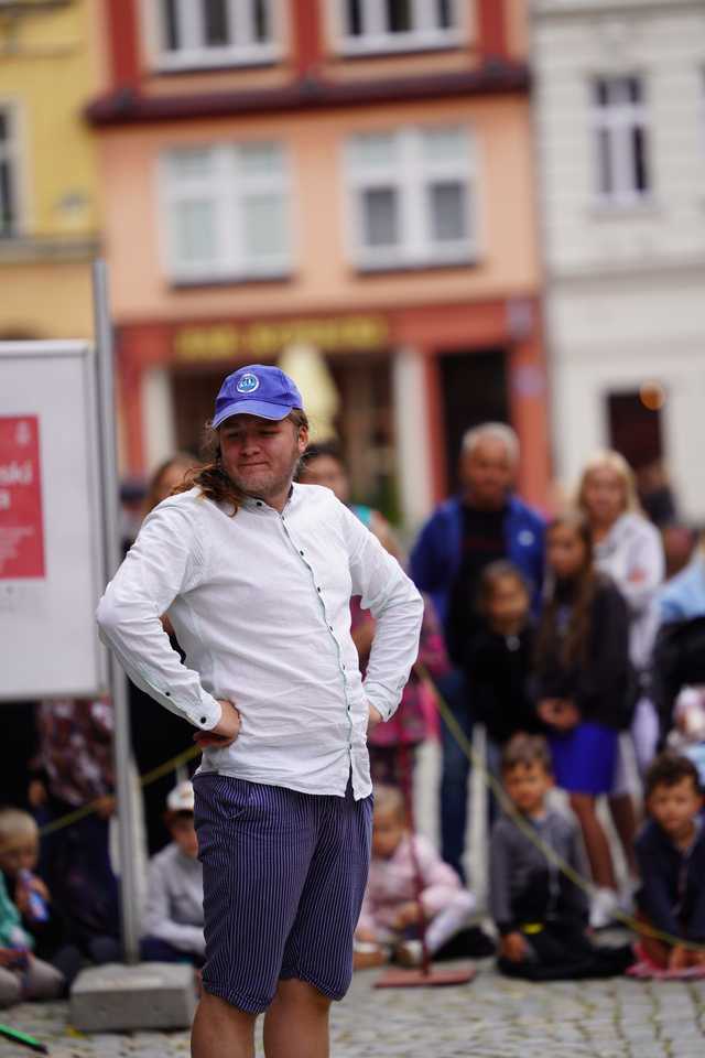 [FOTO] Świdnicki Rynek znów zamienia się w scenę – ruszył 27. Festiwal Teatru Otwartego!
