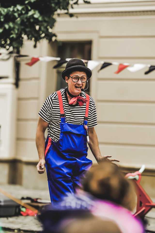 [FOTO] Świdnicki Rynek znów zamienia się w scenę – ruszył 27. Festiwal Teatru Otwartego!