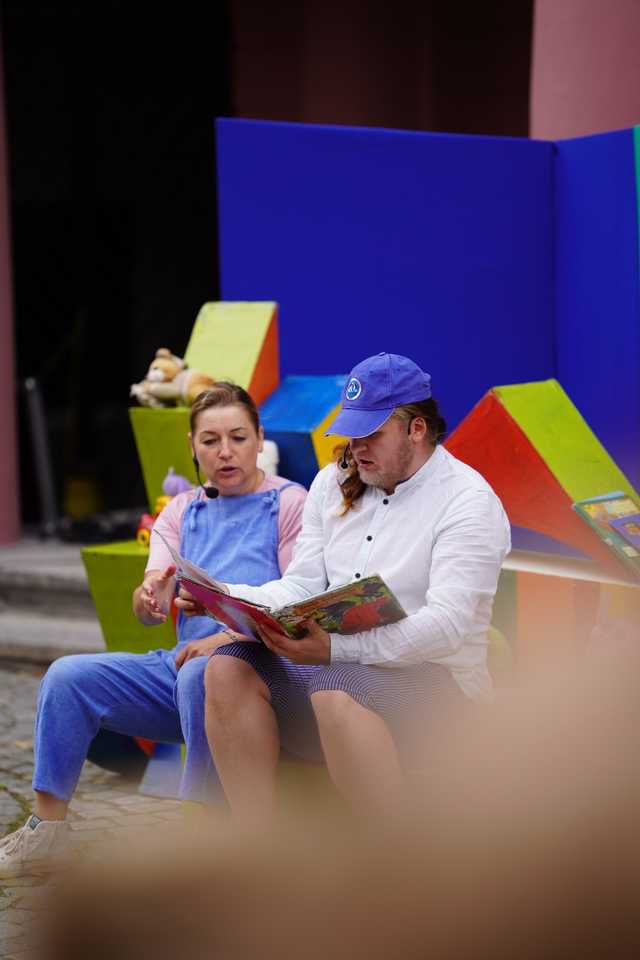 [FOTO] Świdnicki Rynek znów zamienia się w scenę – ruszył 27. Festiwal Teatru Otwartego!