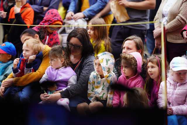 [FOTO] Świdnicki Rynek znów zamienia się w scenę – ruszył 27. Festiwal Teatru Otwartego!