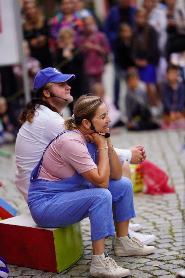 [FOTO] Świdnicki Rynek znów zamienia się w scenę – ruszył 27. Festiwal Teatru Otwartego!