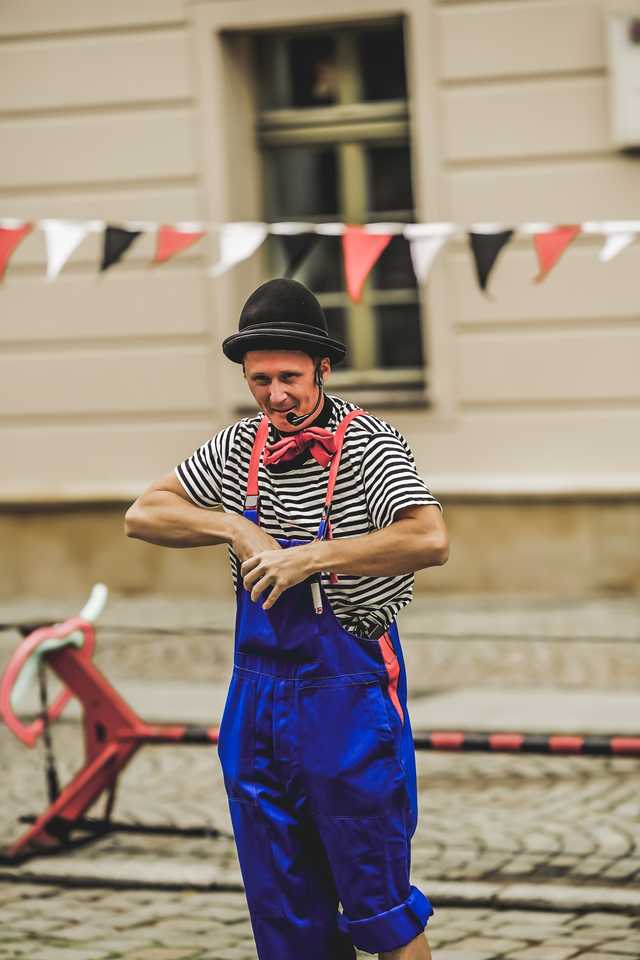 [FOTO] Świdnicki Rynek znów zamienia się w scenę – ruszył 27. Festiwal Teatru Otwartego!