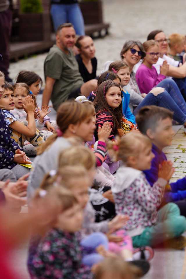 [FOTO] Świdnicki Rynek znów zamienia się w scenę – ruszył 27. Festiwal Teatru Otwartego!