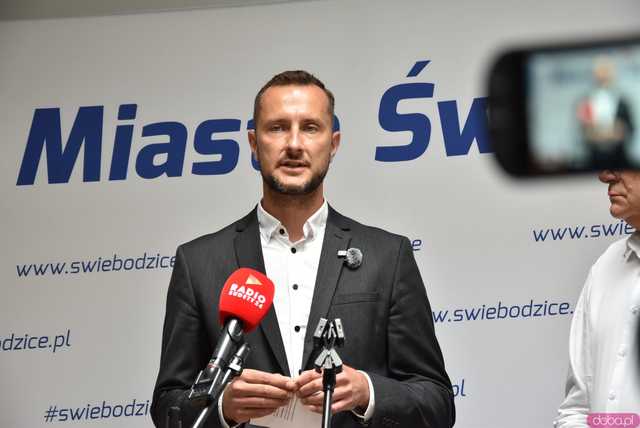 [FOTO, WIDEO] Jesteśmy samodzielni energetycznie Świebodzice inwestują w modernizację Wodnego Cetrum Rekreacji