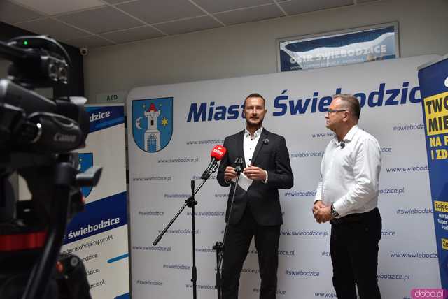 [FOTO, WIDEO] Jesteśmy samodzielni energetycznie Świebodzice inwestują w modernizację Wodnego Cetrum Rekreacji