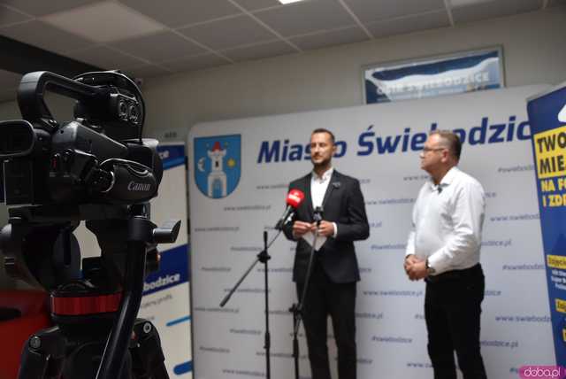 [FOTO, WIDEO] Jesteśmy samodzielni energetycznie Świebodzice inwestują w modernizację Wodnego Cetrum Rekreacji